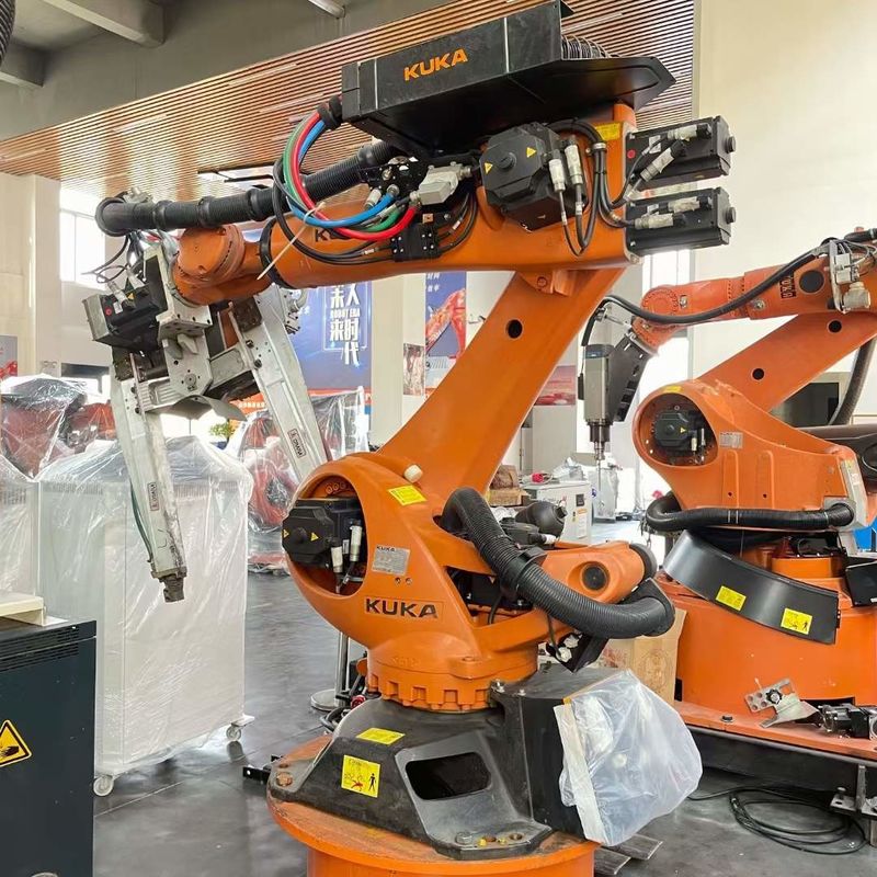 KUKA KR210 R3100 Industriële robot 6-assige robotarm met 210 kg nuttige lading en 0,06 mm herhaalbaarheid