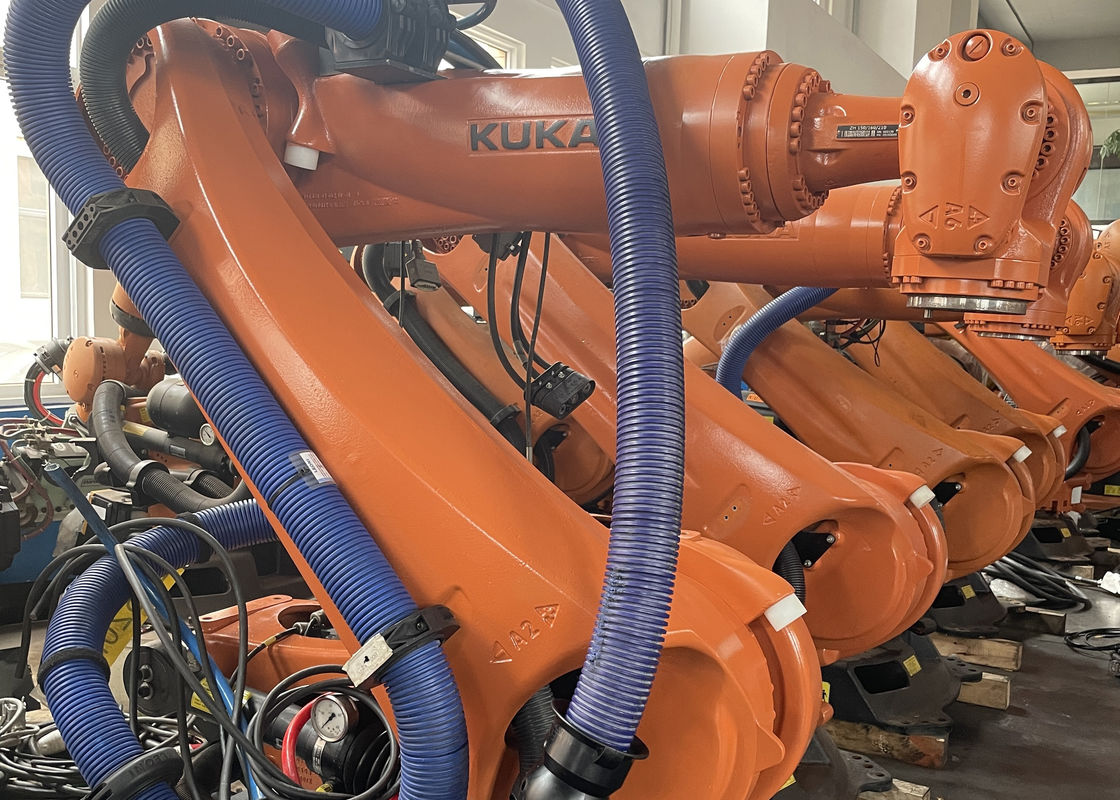 IP 65 Safety Loading Robot voor het veilig laden en laden van 210 kg nuttige lading Upgrade uw productielijn met KUKA KR210: uw ultieme partner voor lassen, verwerken en meer