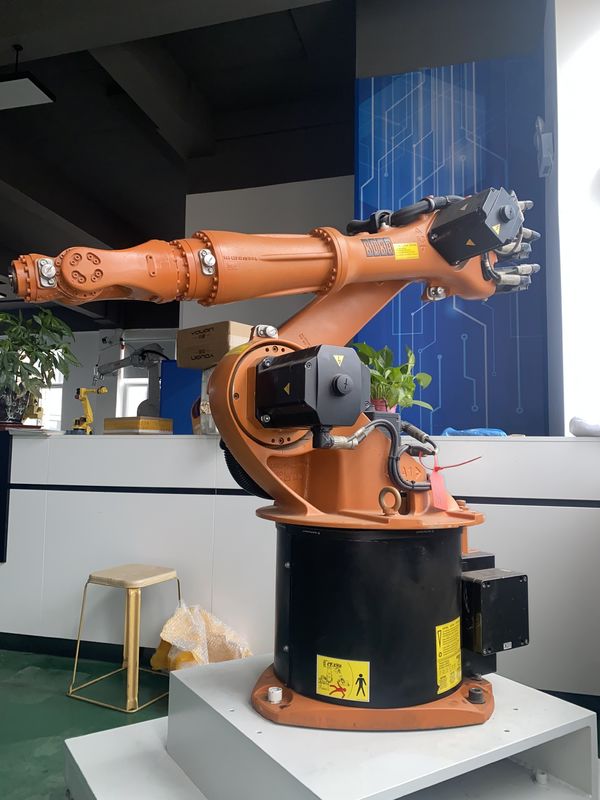 Gebruikte KUKA KR240 industriële aangepaste palletrobot met PLC-kerncomponenten en DeviceNet-communicatieprotocol
