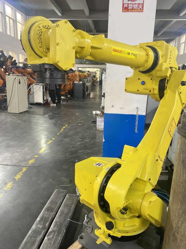 De gebruikte Robot m-710iC/70 6 van FANUC Assen voor Grondinstallatie