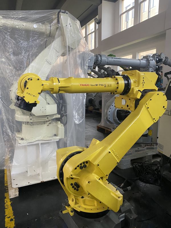 De gebruikte Robot m-710iC/70 6 van FANUC Assen voor Grondinstallatie