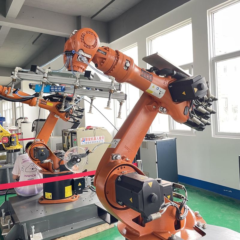 KUKA Kr16 boog lassen robot met XP Controller Laden en lossen van onderdelen Handhaving van onderdelen Industrieel robotarm