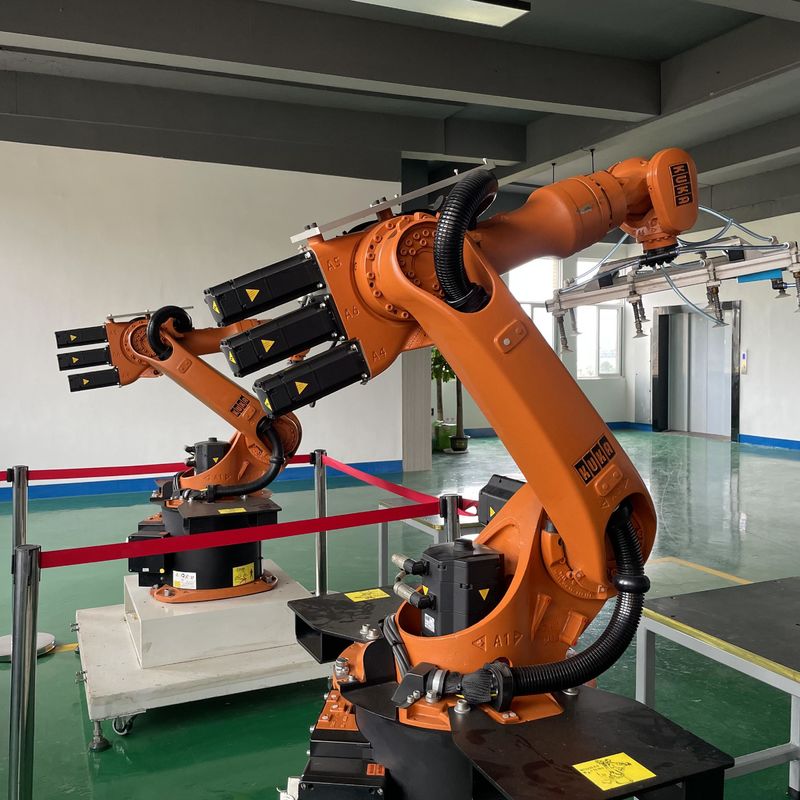 KUKA Kr16 boog lassen robot met XP Controller Laden en lossen van onderdelen Handhaving van onderdelen Industrieel robotarm