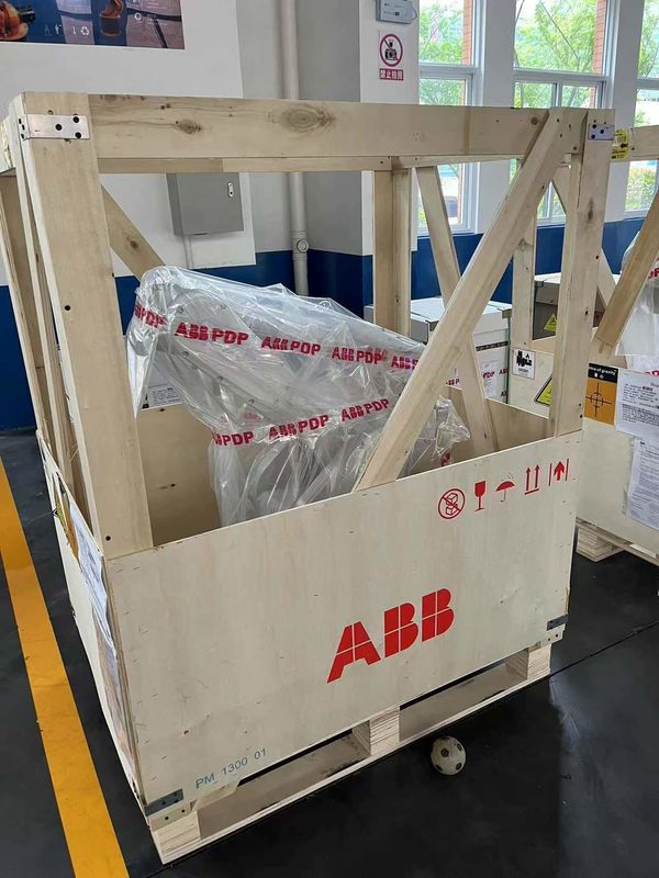Nieuwe ABB IRB 2600 M2004 20/12 -1.65/1.85 20 kg Buislassen, drukwerken, laden en lossen van onderdelen, bewerken