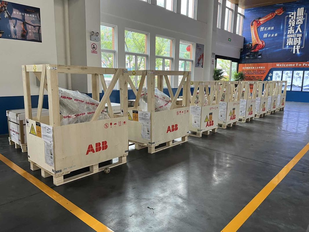 Nieuwe ABB IRB 2600 M2004 20/12 -1.65/1.85 20 kg Buislassen, drukwerken, laden en lossen van onderdelen, bewerken