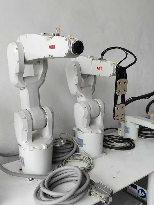 380V Laadrobot met een werkbereik van 1611 mm, ontworpen om de laadefficiëntie in productie- en distributiecentra te verbeteren