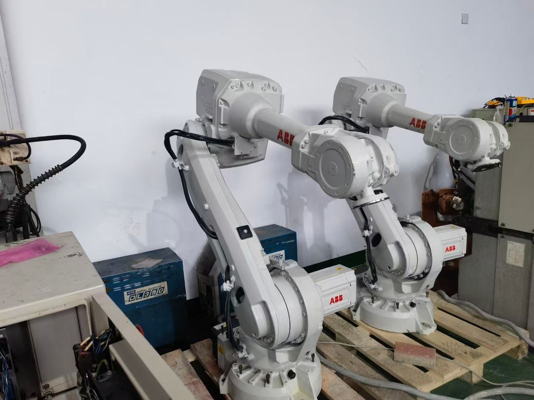 Werkstraal 1850 mm Gebruikte KUKA-robots met een geluidsniveau van minder dan 75 dB, snelheid 2,5 M per seconde Ontworpen voor robotica
