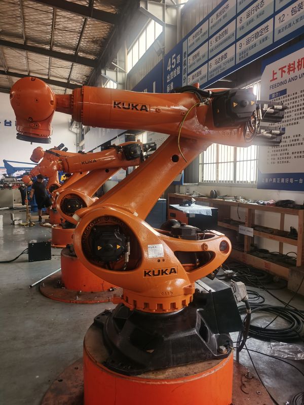 KUKA KR180 R2900 Prime 180kg Nutteload 2900mm Reach Wandbelastingsrobot En KRC4 Controller Schilderrobot