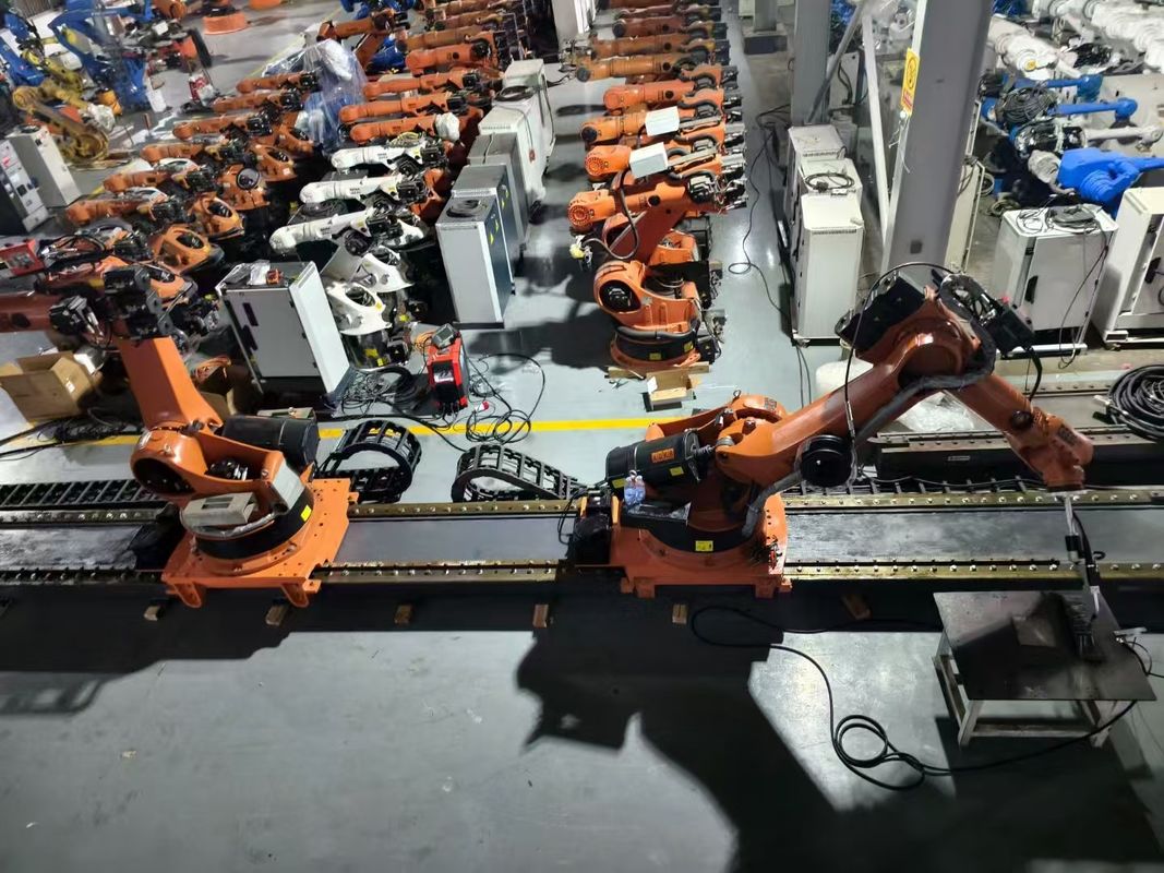 KUKA KR180 R2900 Prime 180kg Nutteload 2900mm Reach Wandbelastingsrobot En KRC4 Controller Schilderrobot