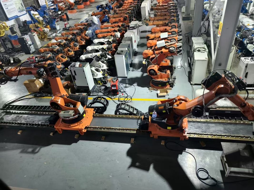 Maximaliseer uw productie met gebruikte KUKA Robots KR360-3 En KRC4 Controller ARC Welding Assembly Of Part Loading And Unloading Cutting Robot
