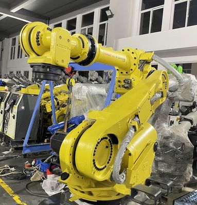 Fanuc R-2000iB-210F Puntlaspers die palletiseerrobot verzorgt